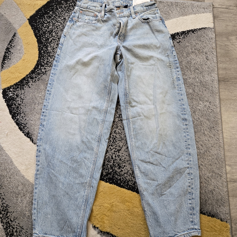 Light Wash Women's Jeans - Classic Straight Leg American Eagle - Picture 1 of 6
